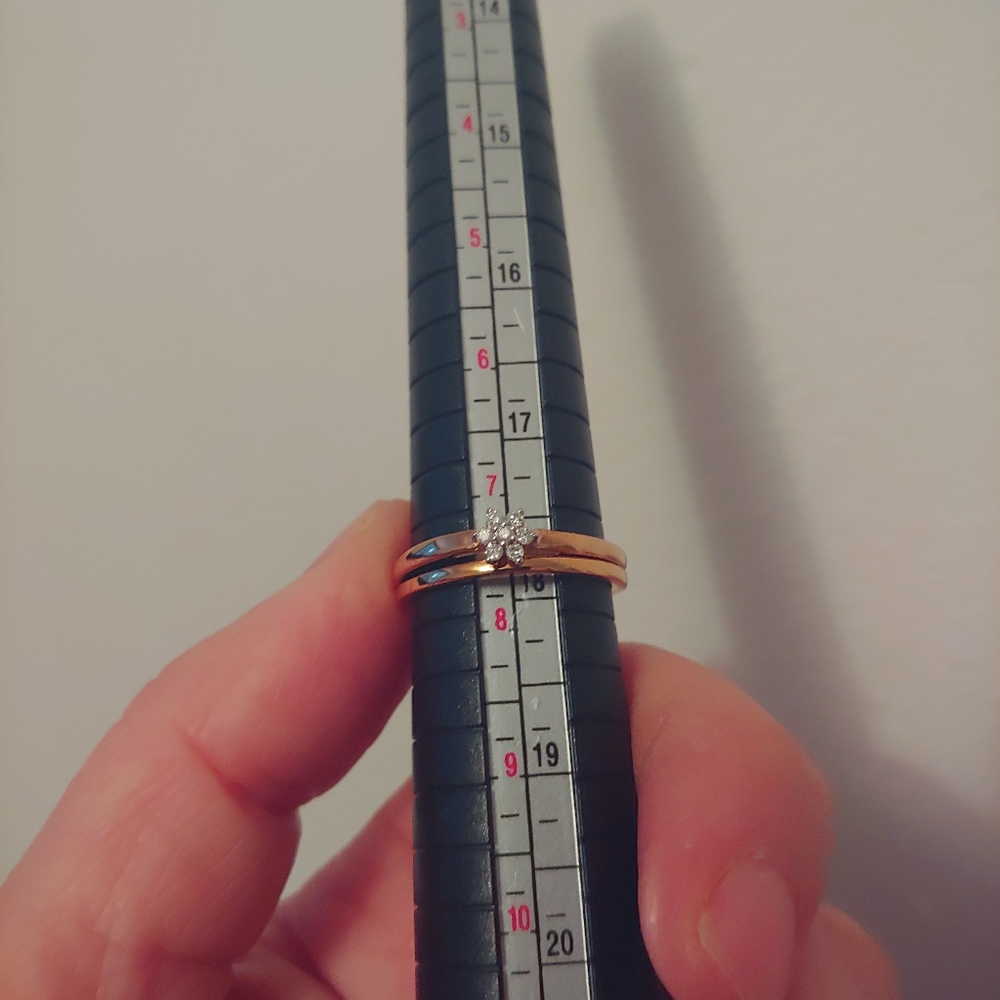 Brand new 10k diamond ring set no tags